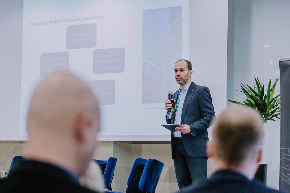 Prelekcja Marcina Węgrzyna z Funk International Polska była poświęcona zabezpieczeniom gwarancyjnym, które chronią wszystkie strony i zapewniają bezpieczeństwo inwestycji.