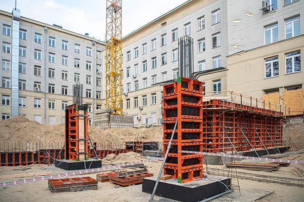 Buduje się nowe skrzydło Szpitala Bielańskiego