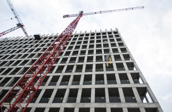 Wiecha na biurowcu Podium Park