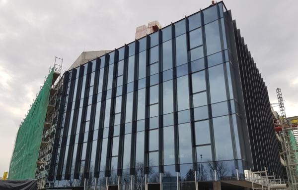 Wiecha nad biurowcem .big w Krakowie