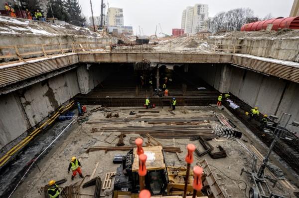 Peron metra na Targówku w budowie