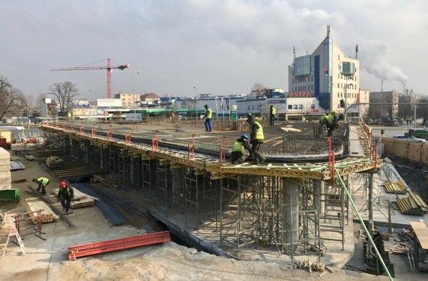 SQ Business Center Wrocław wychodzi z ziemi