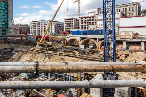 Echo buduje Piwnice Czasu (wideo)