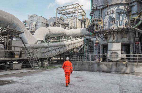 Lafarge inwestuje w zakłady