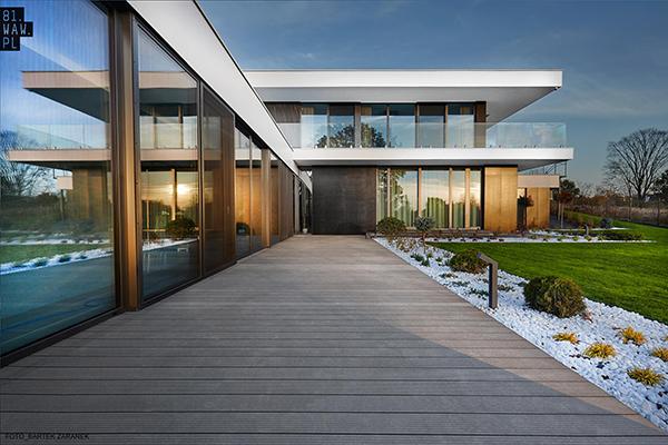 Dom jak pawilon. Przeszklenia i przestrzeń