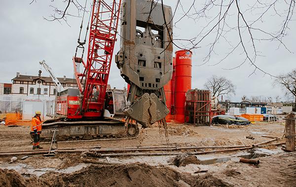 Powstają fundamenty węzła przesiadkowego
w Gdyni Chyloni