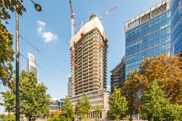 Budowa wieżowca The Bridge na półmetku