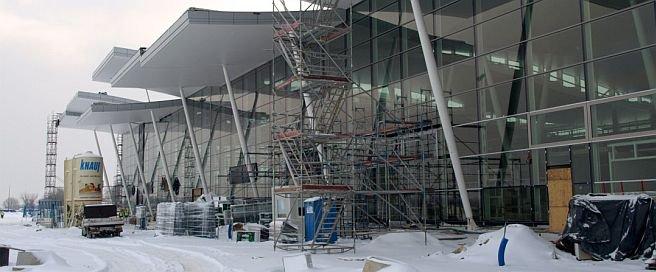 Terminal lotniska we Wrocławiu stanął w rok