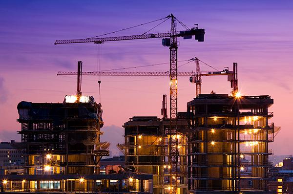 Na placach budów stabilnie