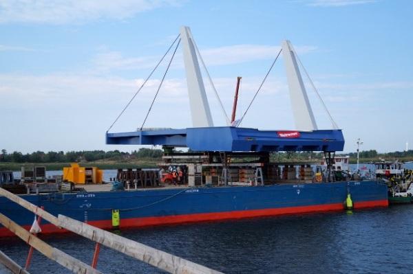 Montaż przęseł na moście w Sobieszewie